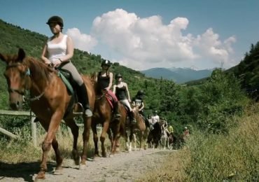 Horseback Riding in Aragonese Pyrenees with accommodation.