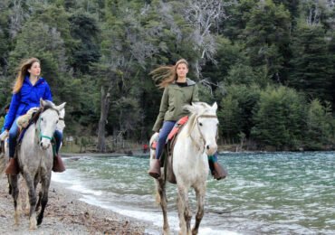 Horseback Riding in Lolog Lake near San Martín de los Andes with picnic